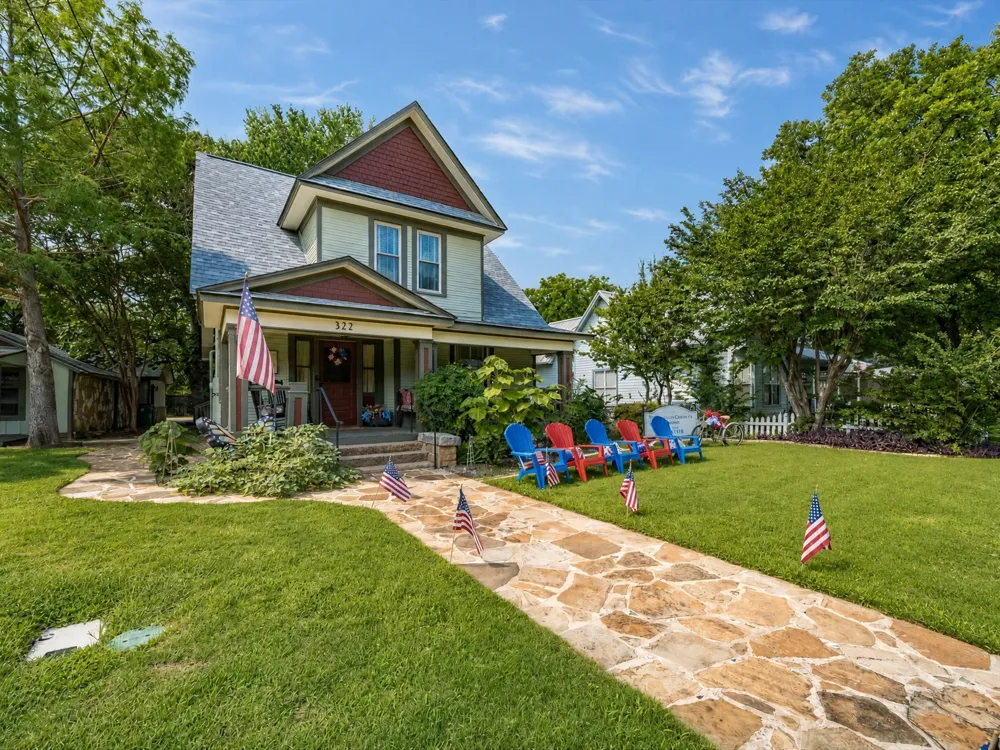322 W Bridge Street Granbury, TX 76048