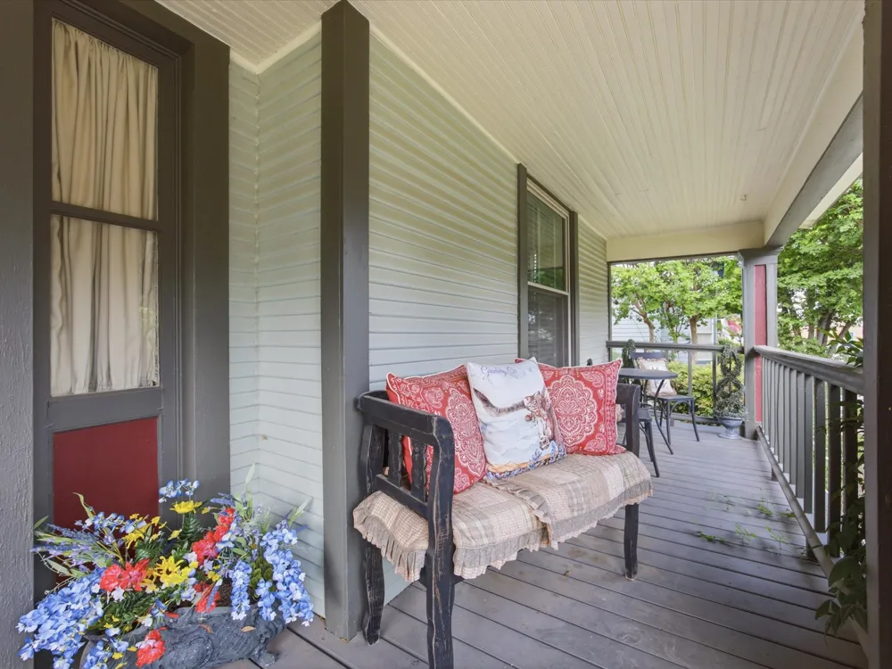 322 W Bridge Street Granbury, TX 76048