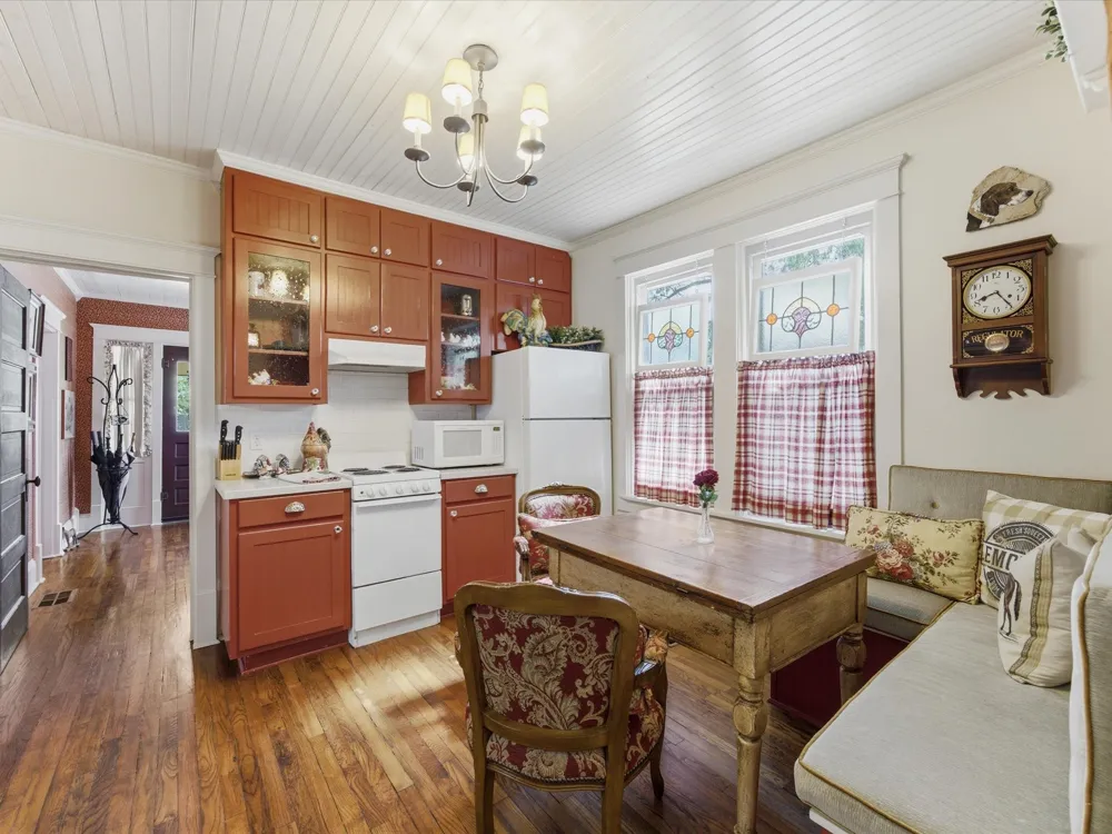 322 W Bridge Street Granbury, TX 76048