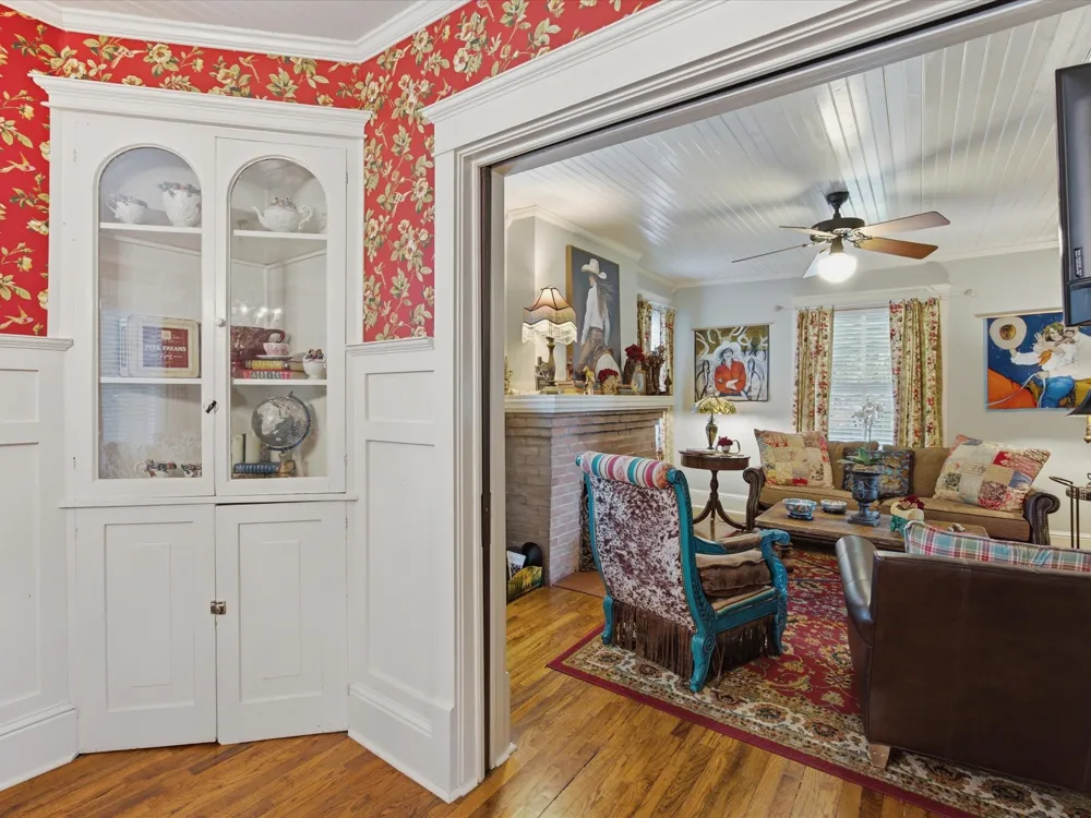 322 W Bridge Street Granbury, TX 76048