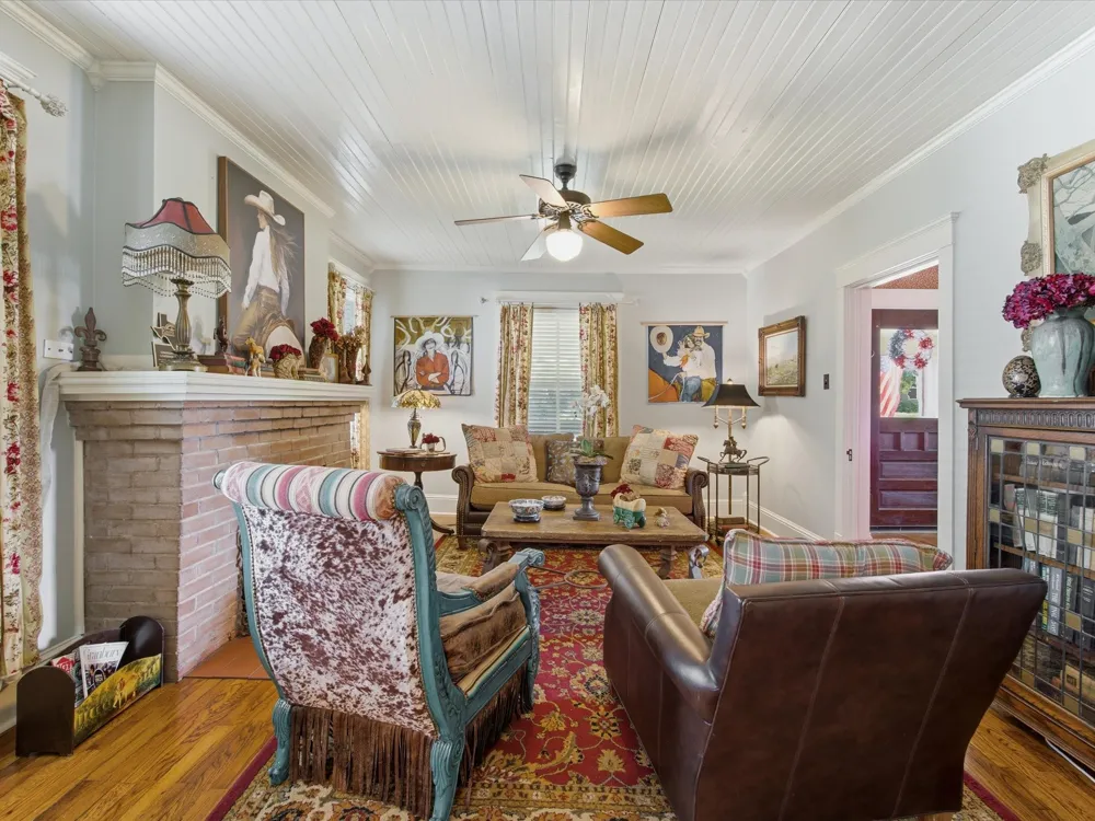 322 W Bridge Street Granbury, TX 76048
