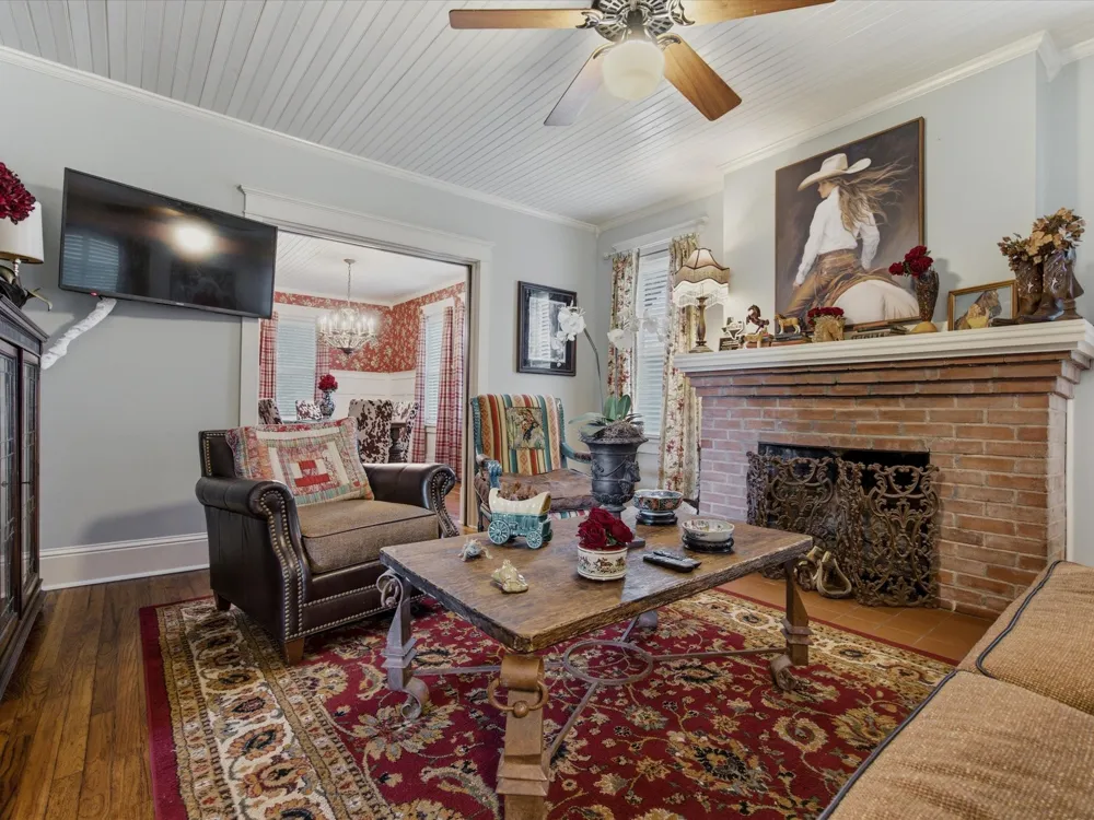 322 W Bridge Street Granbury, TX 76048