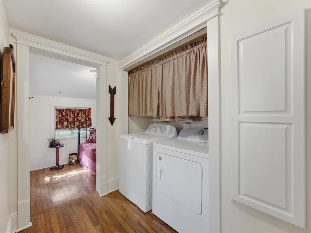 322 W Bridge Street Granbury, TX 76048