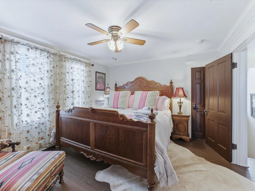 322 W Bridge Street Granbury, TX 76048