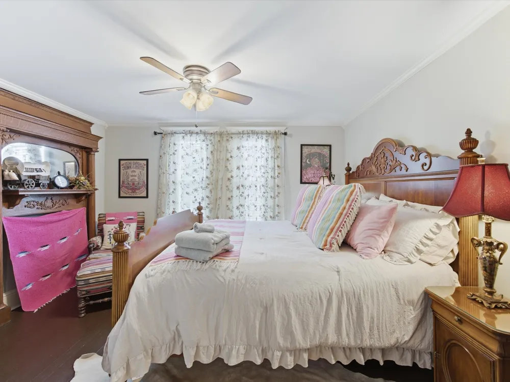 322 W Bridge Street Granbury, TX 76048