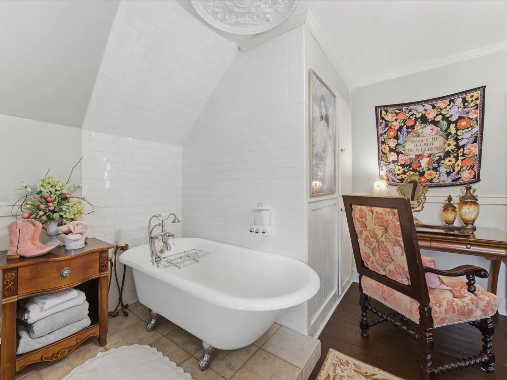322 W Bridge Street Granbury, TX 76048