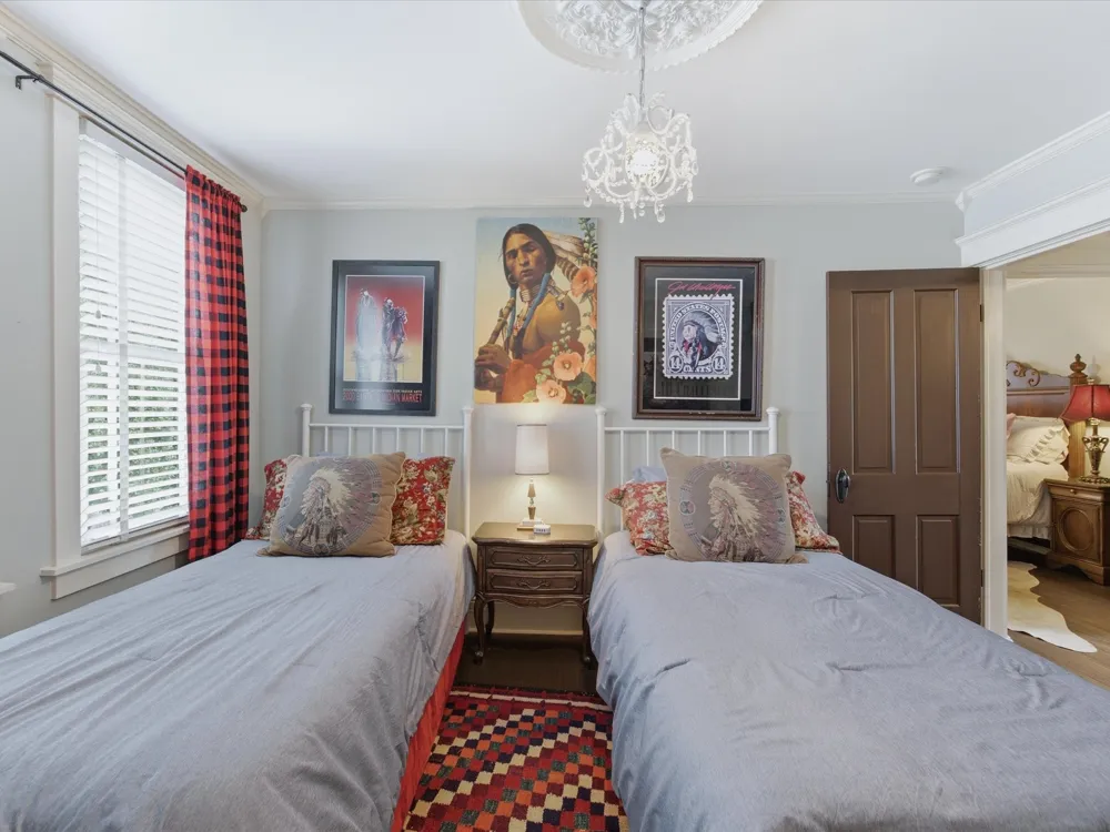 322 W Bridge Street Granbury, TX 76048