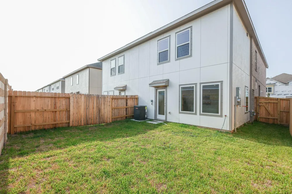 2135 Salinas Drive Rosharon, TX 77583