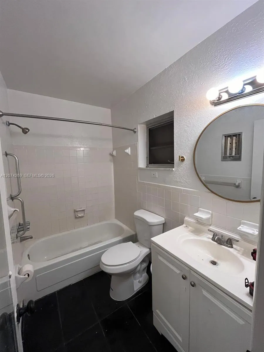1824 Monroe St #12 Hollywood, FL 33020