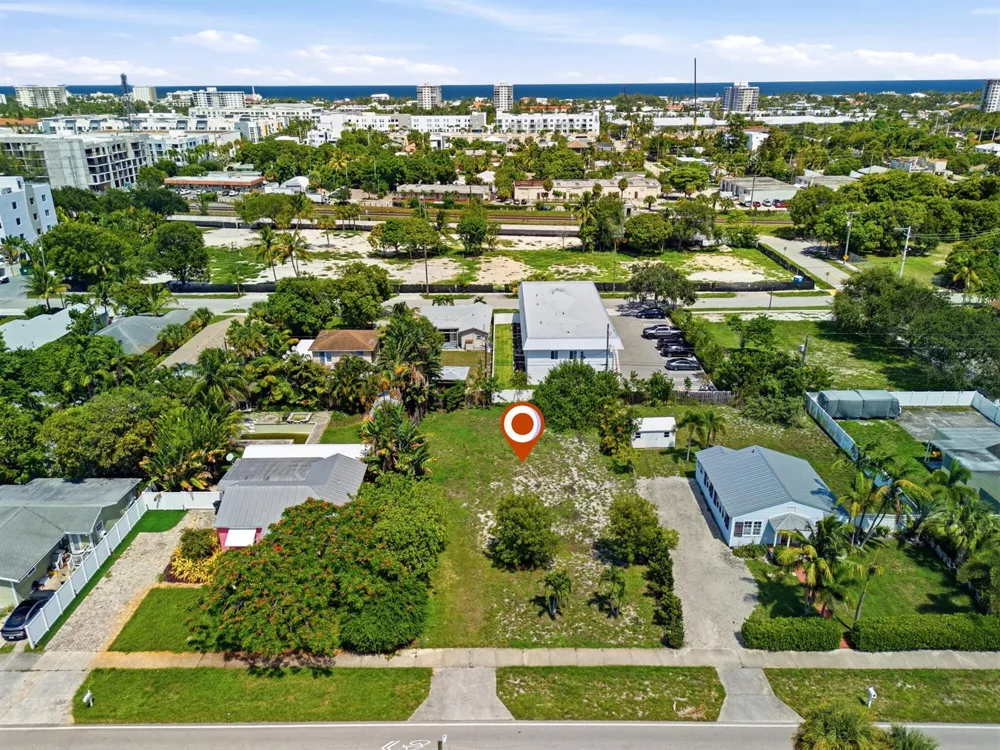 233 S SWINTON AVENUE Delray Beach, FL 33444