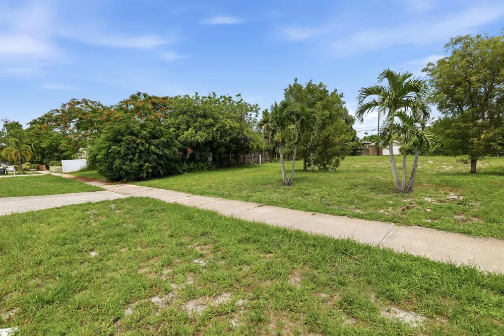 233 S SWINTON AVENUE Delray Beach, FL 33444