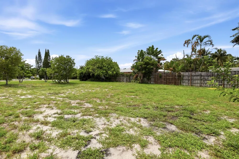 233 S SWINTON AVENUE Delray Beach, FL 33444