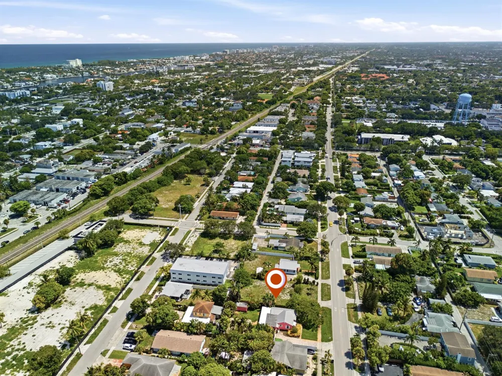 233 S SWINTON AVENUE Delray Beach, FL 33444