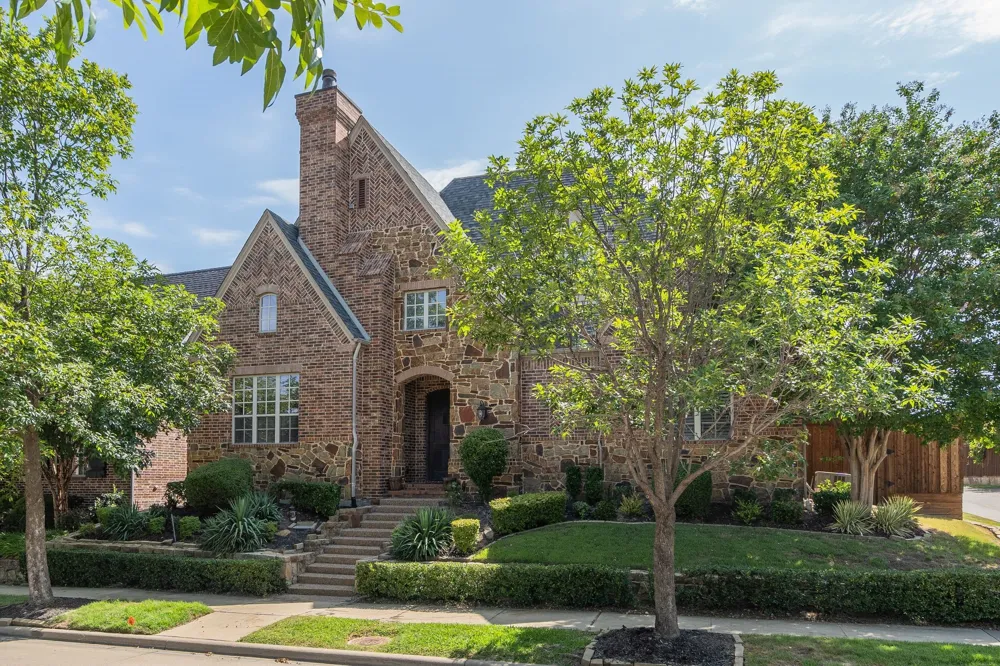 5000 Dickens Lane Carrollton, TX 75010
