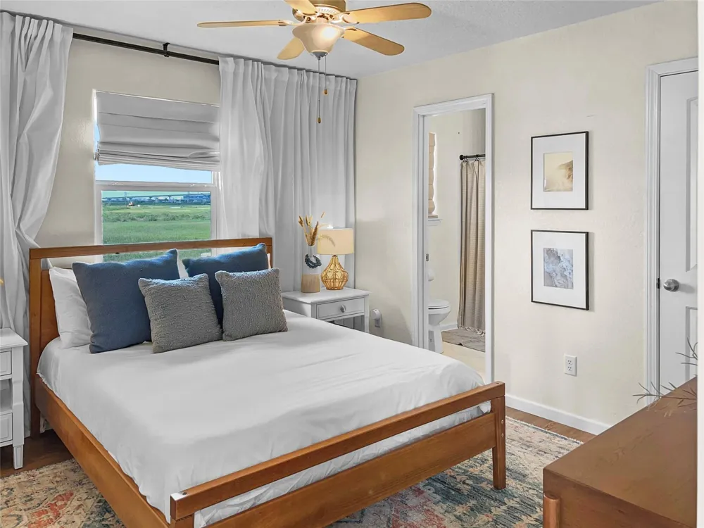 753 Bluewater Highway Surfside Beach, TX 77541