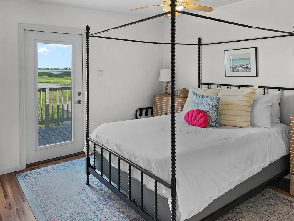 753 Bluewater Highway Surfside Beach, TX 77541