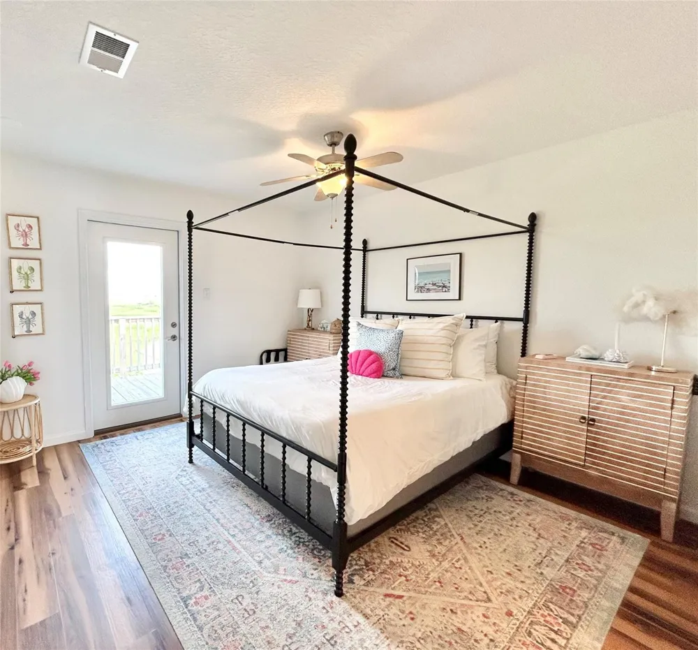753 Bluewater Highway Surfside Beach, TX 77541