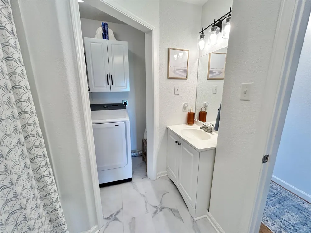 753 Bluewater Highway Surfside Beach, TX 77541