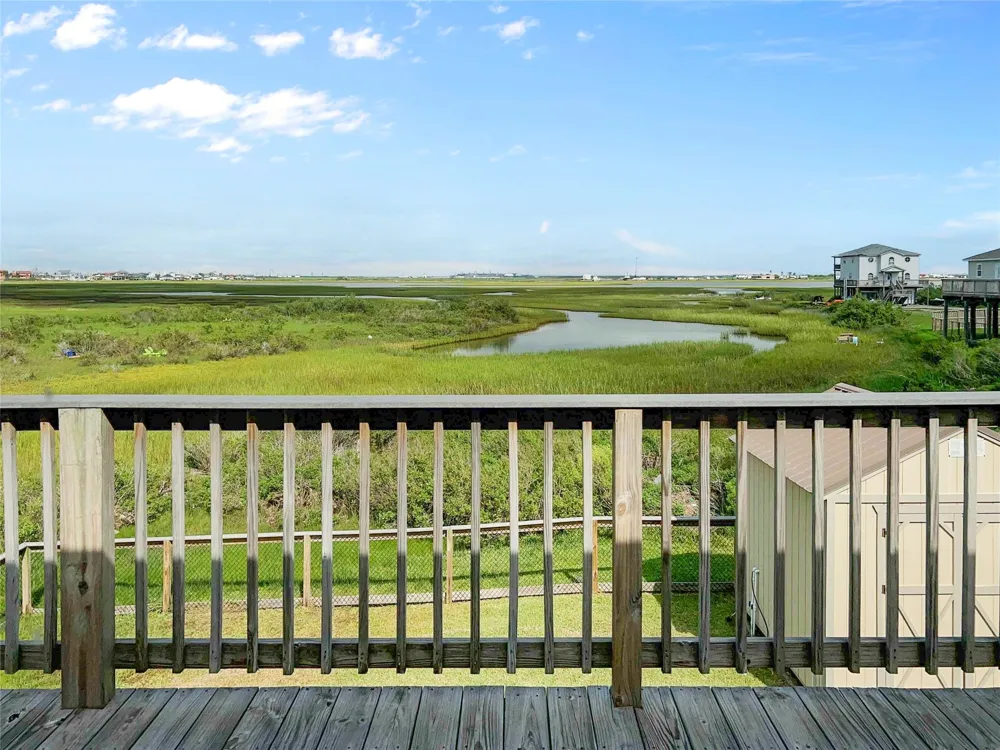 753 Bluewater Highway Surfside Beach, TX 77541