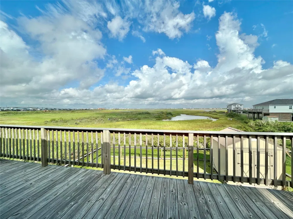 753 Bluewater Highway Surfside Beach, TX 77541