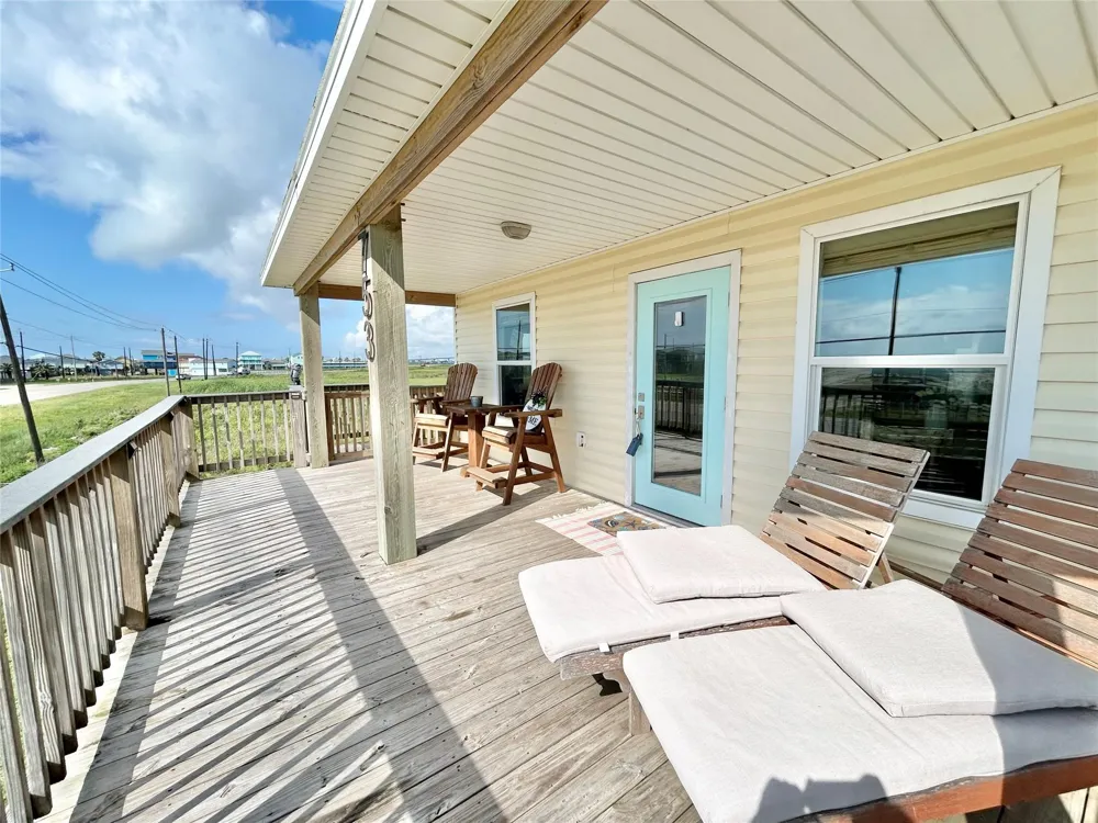 753 Bluewater Highway Surfside Beach, TX 77541
