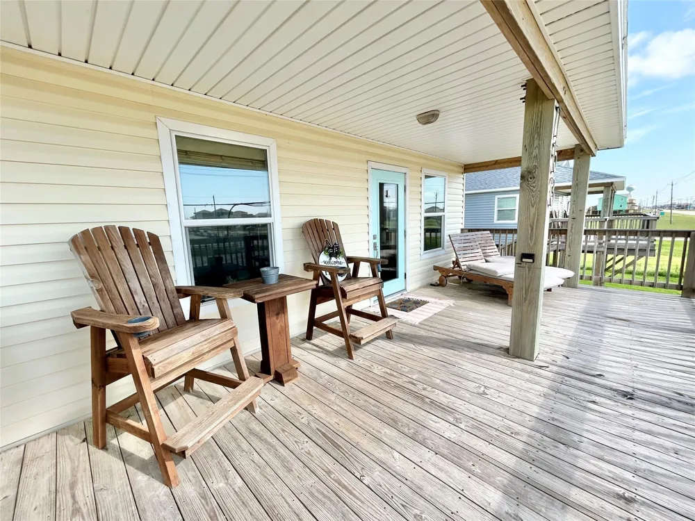753 Bluewater Highway Surfside Beach, TX 77541