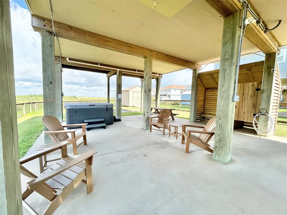 753 Bluewater Highway Surfside Beach, TX 77541