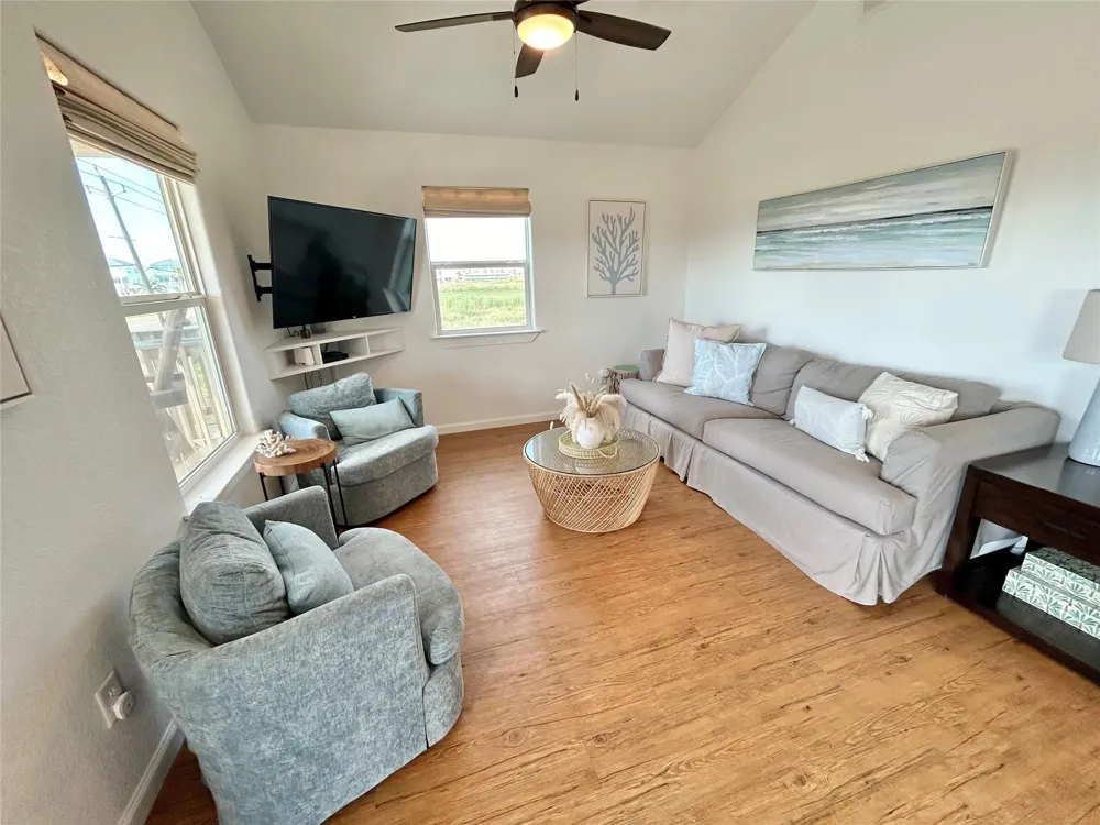 753 Bluewater Highway Surfside Beach, TX 77541