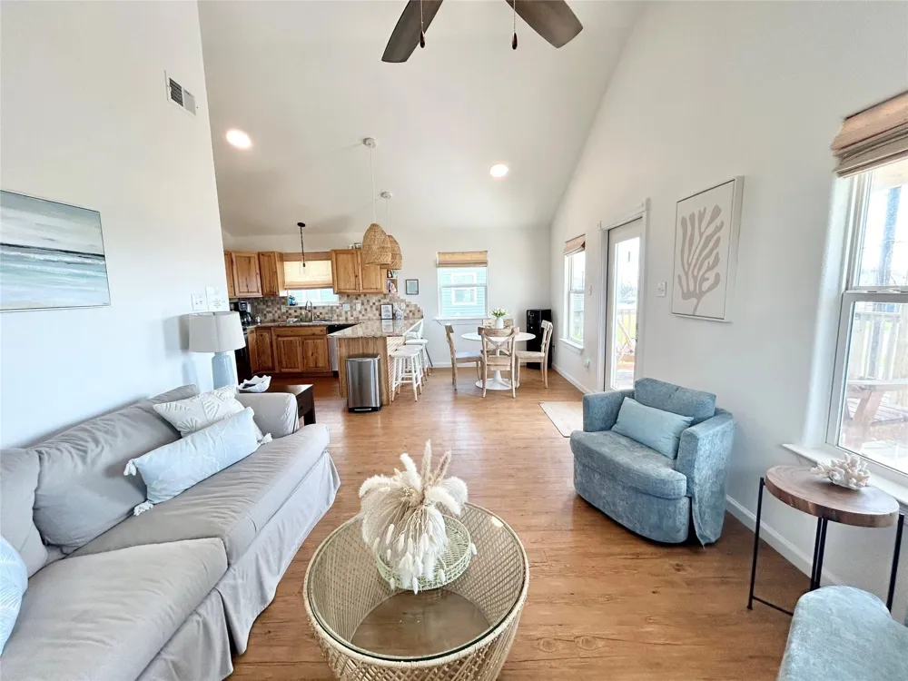 753 Bluewater Highway Surfside Beach, TX 77541