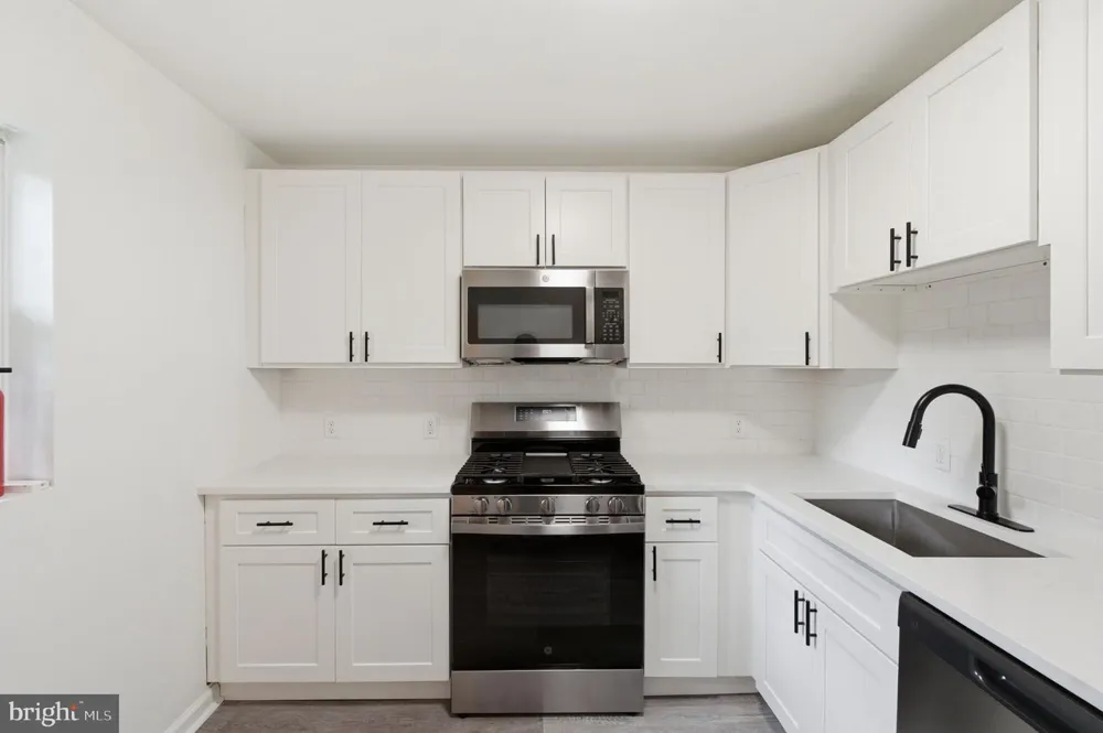 1419 VICTORY AVENUE Williamstown, NJ 08094