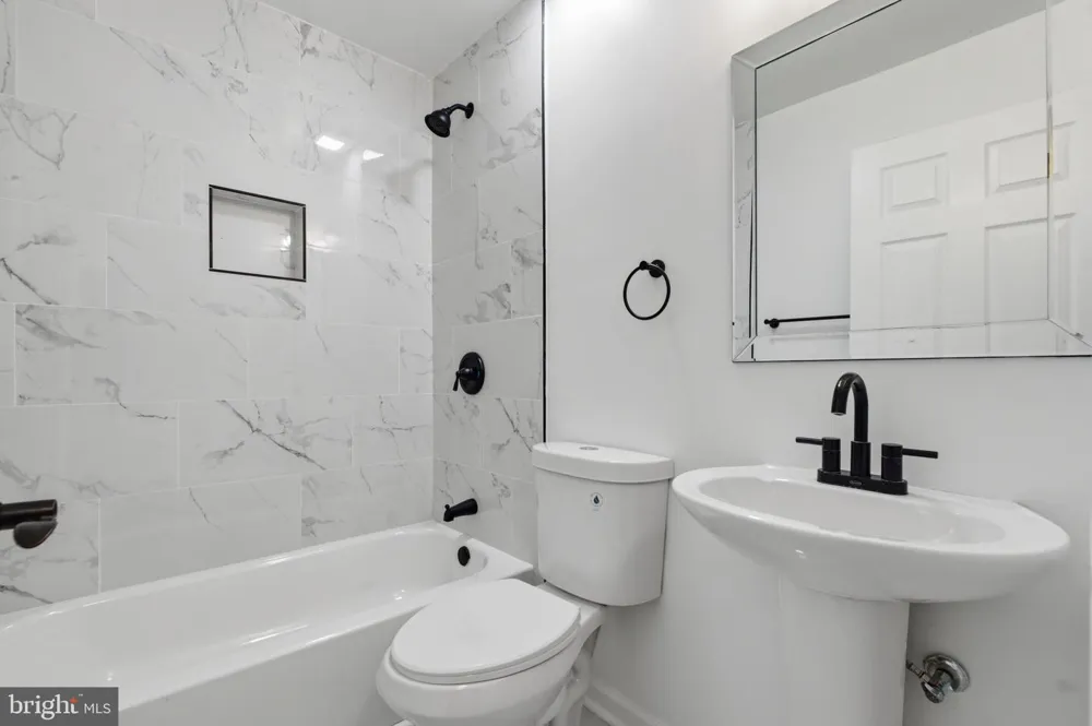 1419 VICTORY AVENUE Williamstown, NJ 08094