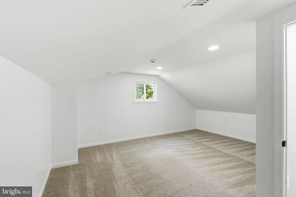1419 VICTORY AVENUE Williamstown, NJ 08094