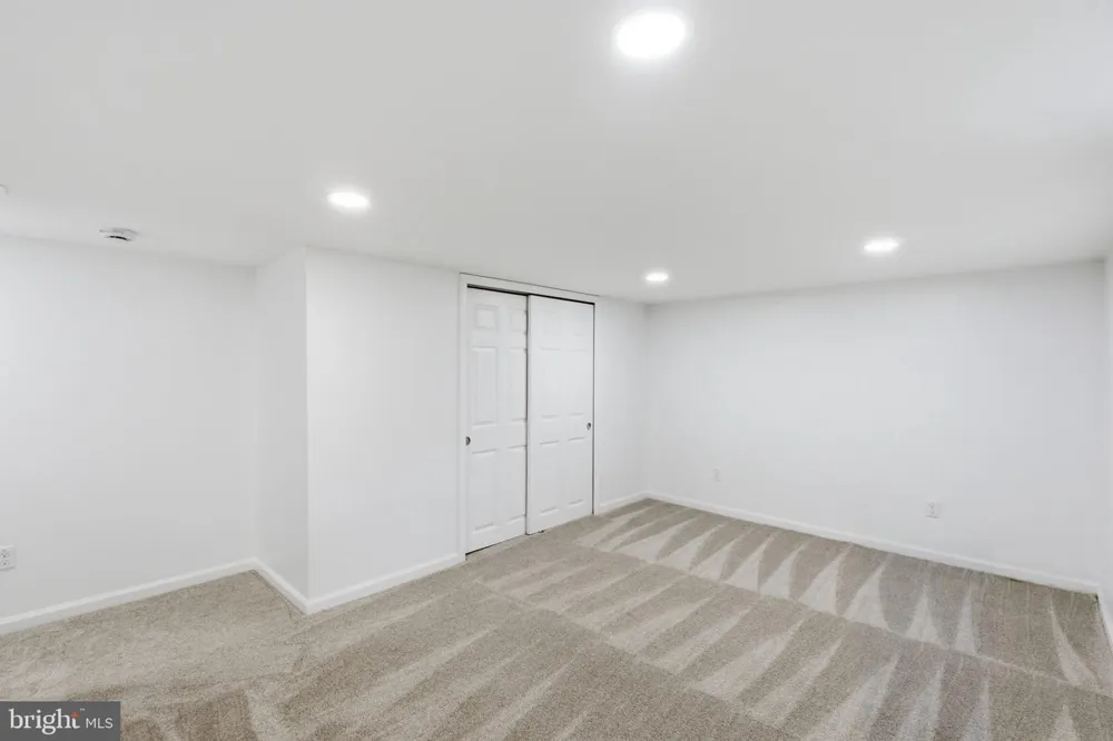 1419 VICTORY AVENUE Williamstown, NJ 08094