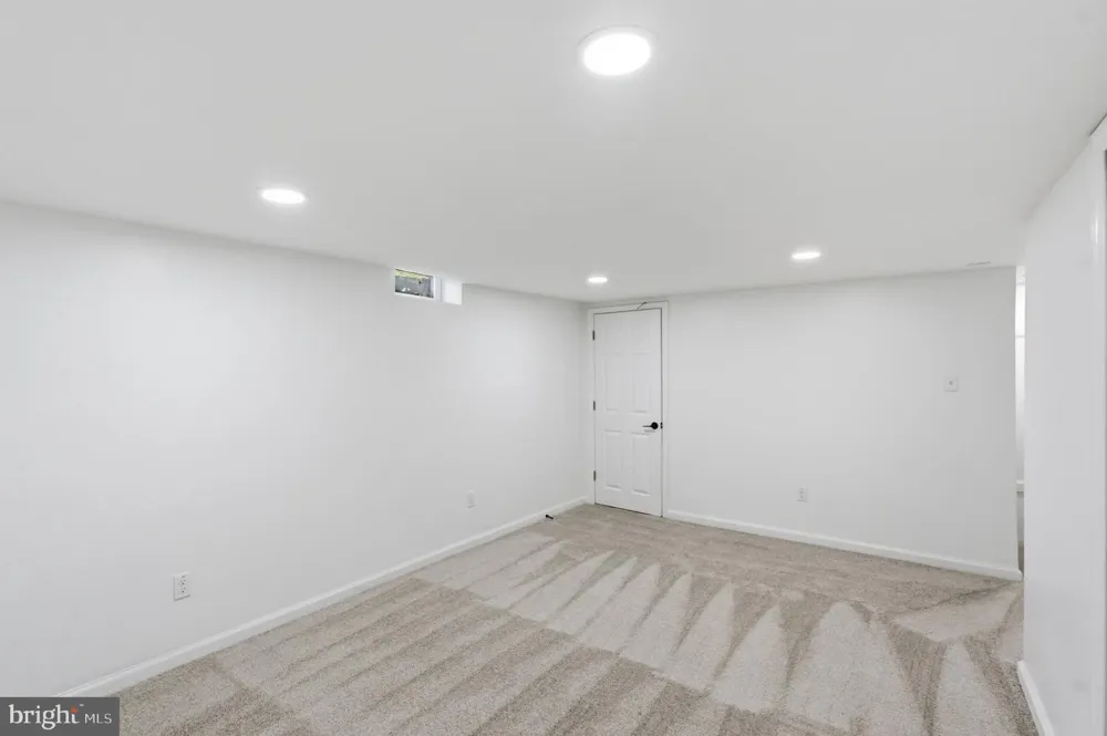 1419 VICTORY AVENUE Williamstown, NJ 08094