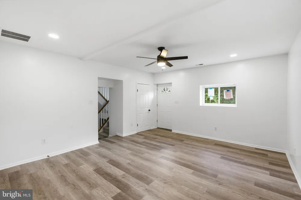 1419 VICTORY AVENUE Williamstown, NJ 08094