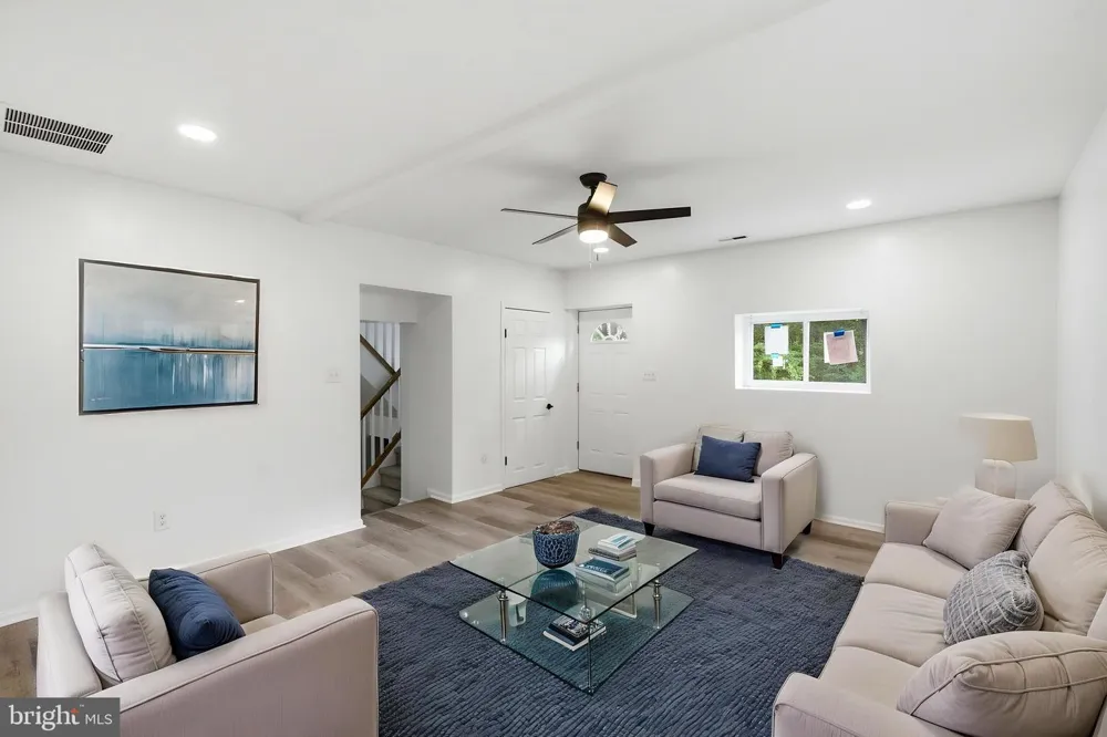 1419 VICTORY AVENUE Williamstown, NJ 08094
