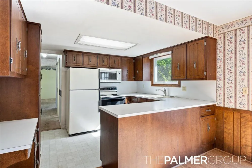 271 Brook Lane Avenue Holland, MI 49423