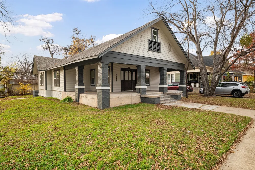 1516 S Adams Street Fort Worth, TX 76104