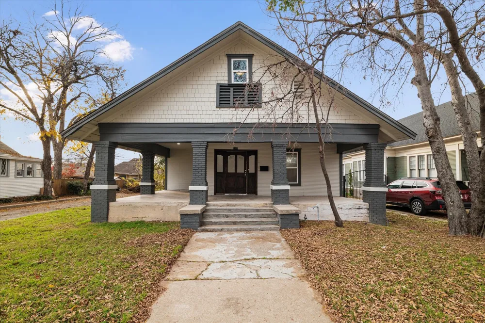 1516 S Adams Street Fort Worth, TX 76104