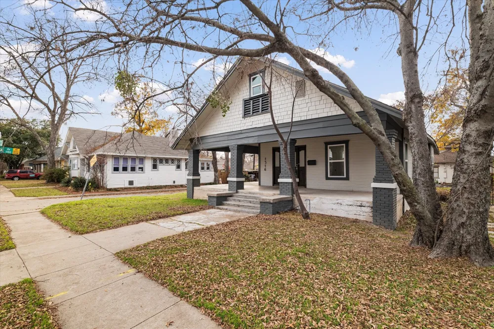 1516 S Adams Street Fort Worth, TX 76104