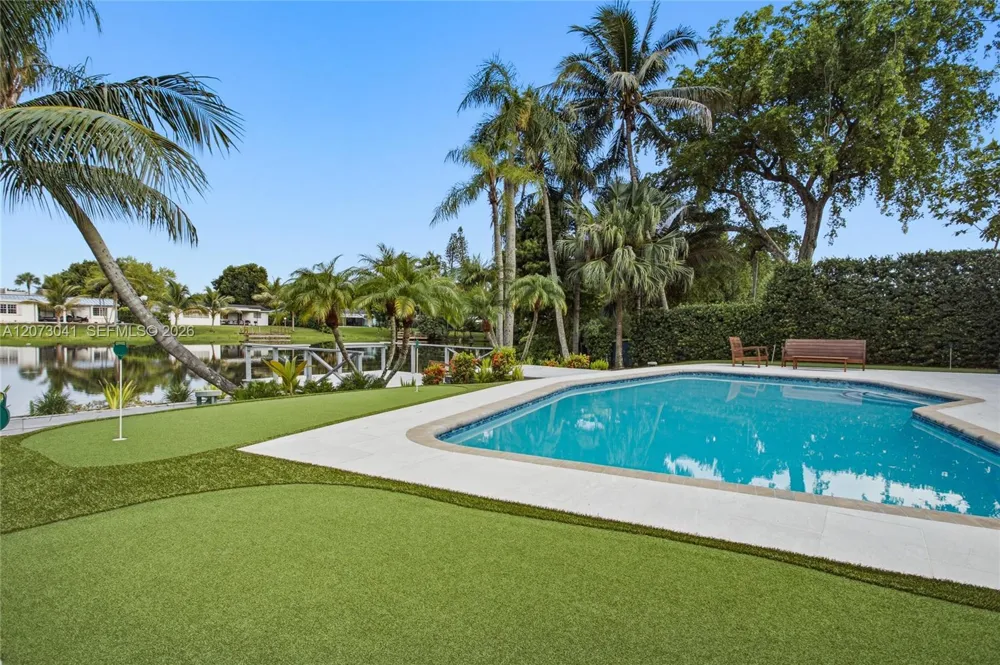 1721 NW 114th Ave Pembroke Pines, FL 33026