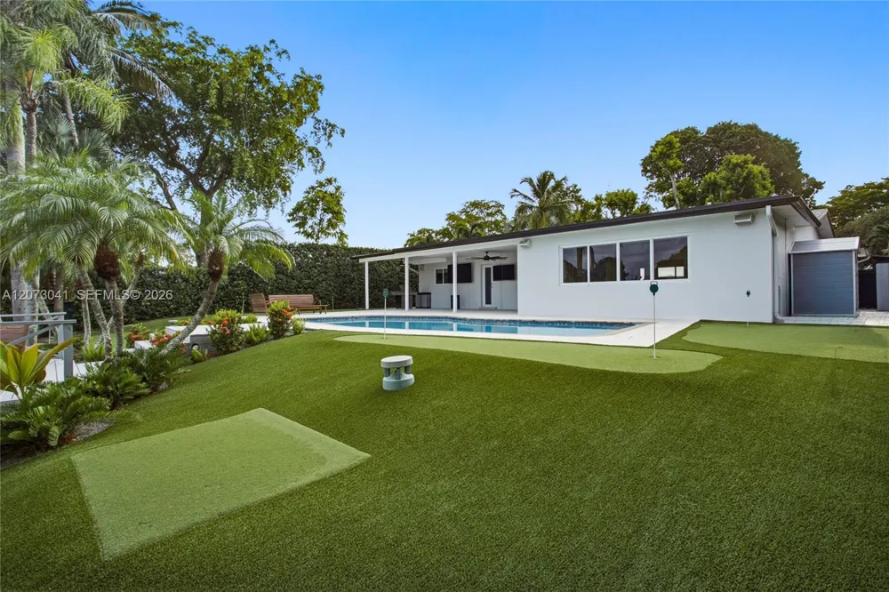 1721 NW 114th Ave Pembroke Pines, FL 33026