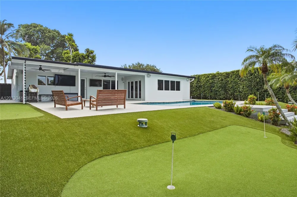1721 NW 114th Ave Pembroke Pines, FL 33026