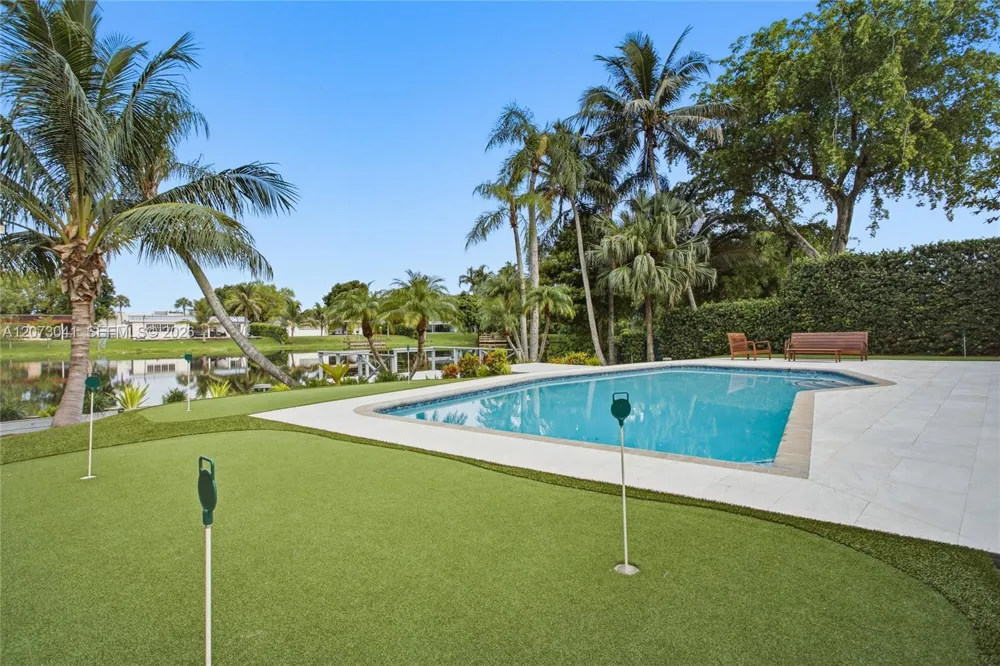 1721 NW 114th Ave Pembroke Pines, FL 33026