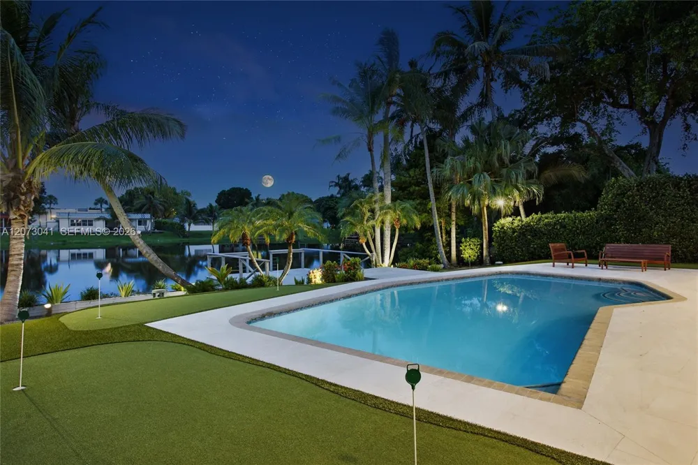 1721 NW 114th Ave Pembroke Pines, FL 33026