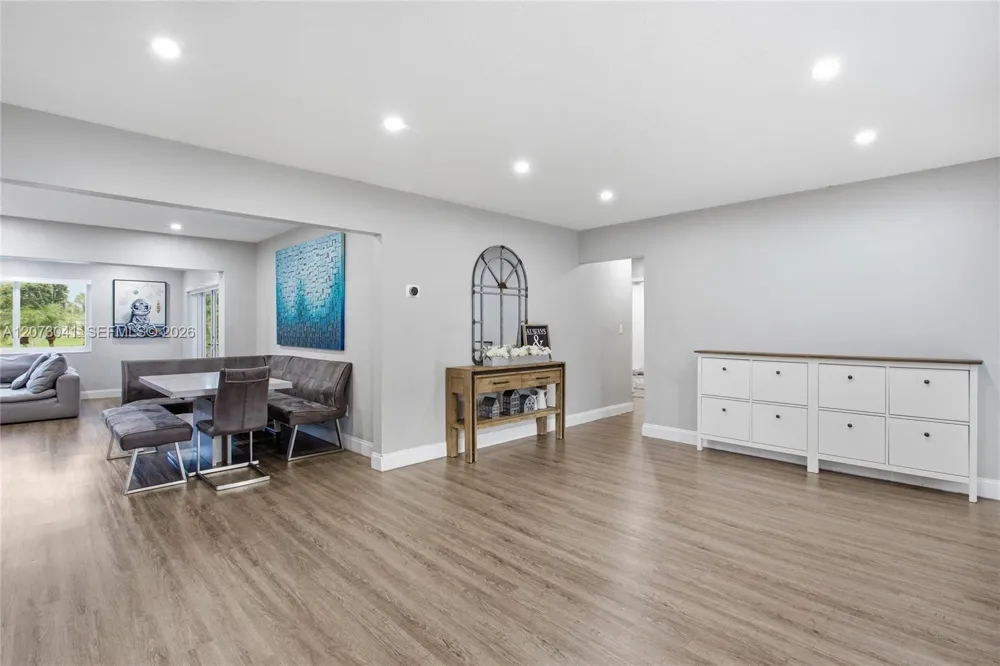 1721 NW 114th Ave Pembroke Pines, FL 33026