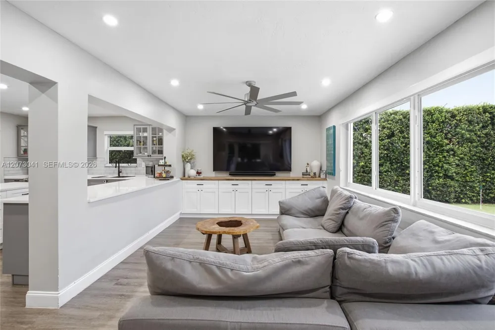 1721 NW 114th Ave Pembroke Pines, FL 33026