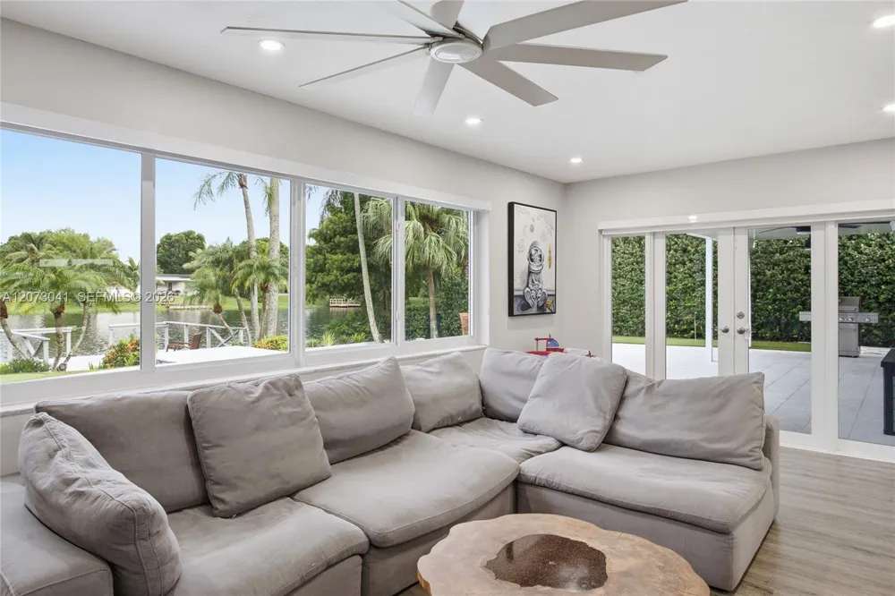 1721 NW 114th Ave Pembroke Pines, FL 33026