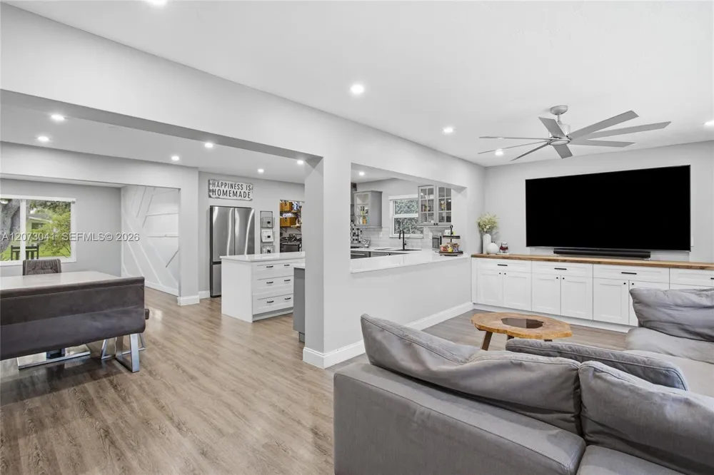 1721 NW 114th Ave Pembroke Pines, FL 33026