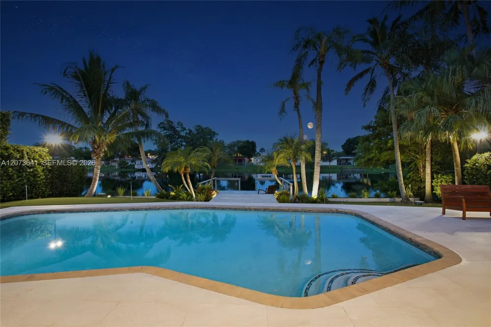 1721 NW 114th Ave Pembroke Pines, FL 33026